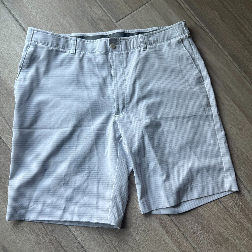 Ben Hogan White & Grey Stripe Golf Shorts | Men’s Size 40 | Performance Stretch
